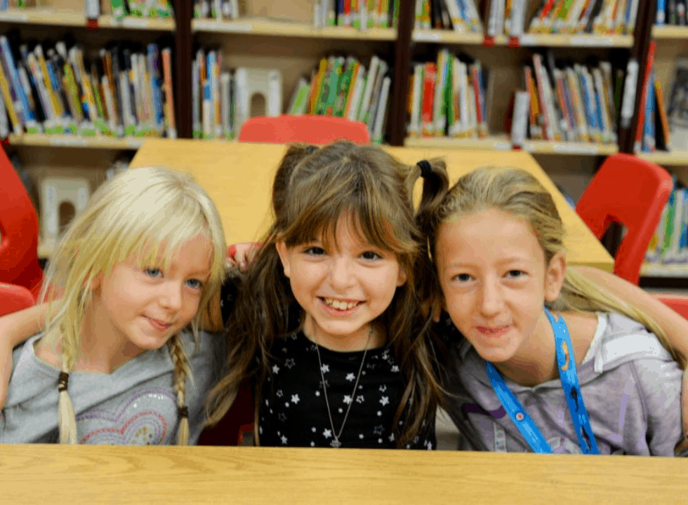 3 girls taking a picture